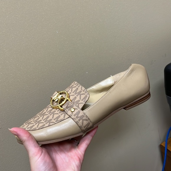 Michael Kors Tan flats - Picture 7 of 10